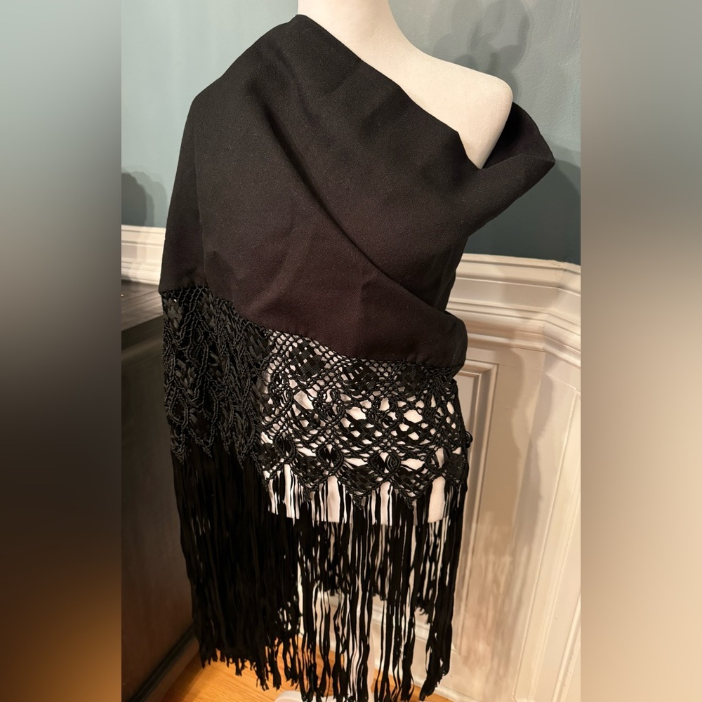 Women vintage shawl black cashmere and crochet & silk fringes handmade S.A.